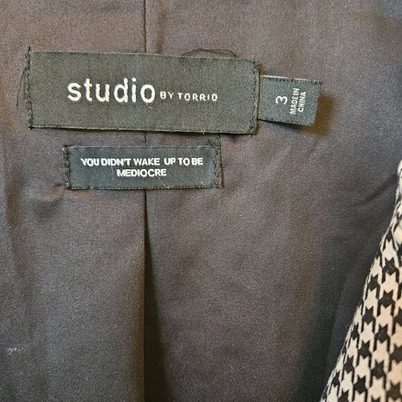 Torrid Studio Ponte Buttoned Tailored Suit Vest Houndstooth Blk/Wht Size 3 - Picture 2 of 7